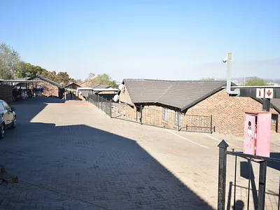 2 Bedroom Townhouse For Sale in Pretoria - RI0R.webp