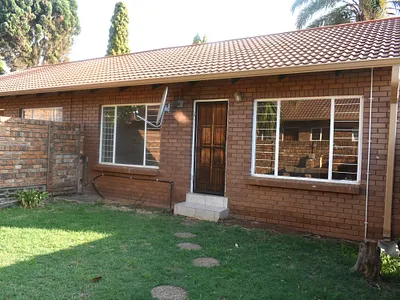 2 Bedroom House For Sale in Akasia - yWG1.webp