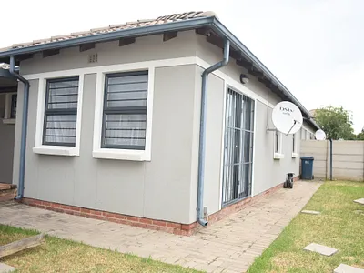 3 Bedroom Townhouse For Sale in Pretoria - ItB5.webp