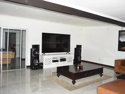4 Bedroom House For Sale in Akasia - 0EoC.webp
