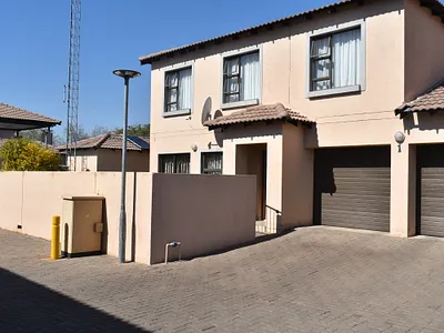 3 Bedroom Apartment For Sale in Pretoria - XKaS.webp