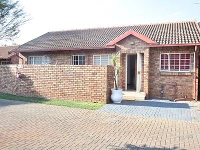3 Bedroom Townhouse For Sale in Pretoria - og6t.webp
