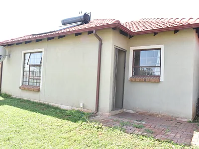 3 Bedroom House For Sale in Akasia - saeo.webp