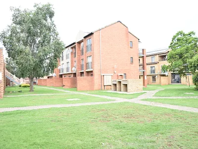 3 Bedroom Apartment For Sale in Akasia - img