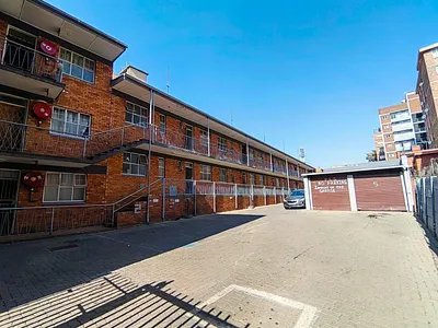 4.5 Bedroom Apartment For Sale in Pretoria - XBt9.webp