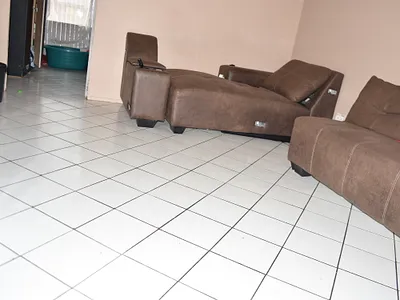 3 Bedroom Apartment For Sale in Pretoria - img