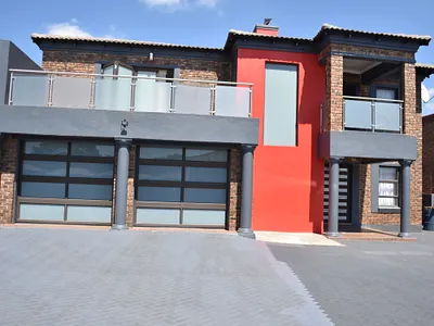 4 Bedroom House For Sale in Akasia - img