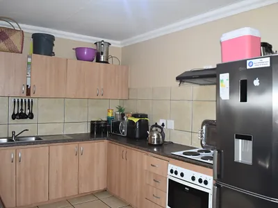 2 Bedroom Apartment For Sale in Pretoria - 2qwE.webp