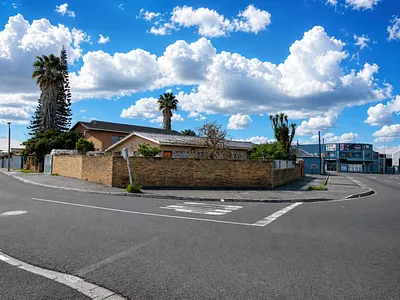 3 Bedroom House For Sale in Goodwood - oh9B.webp