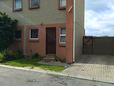 2 Bedroom House For Sale in Blue Downs - v7Wz.webp