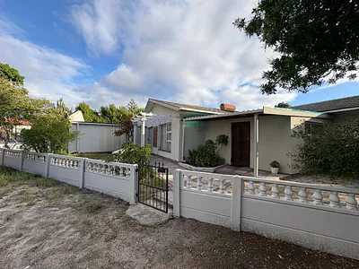 5 Bedroom House For Sale in Kuils River - PzIE.webp