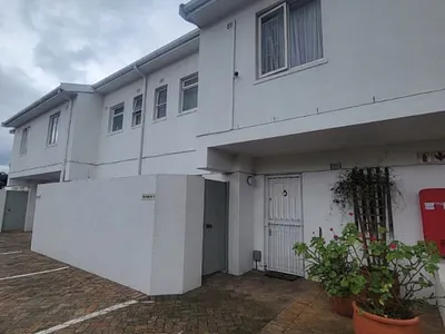 3 Bedroom Townhouse To Rent in Cape Town - Rnyn.webp