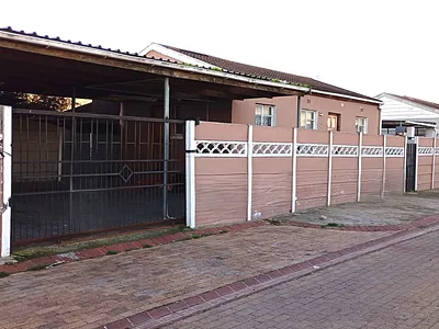 3 Bedroom House For Sale in Eersterivier - wILK.webp