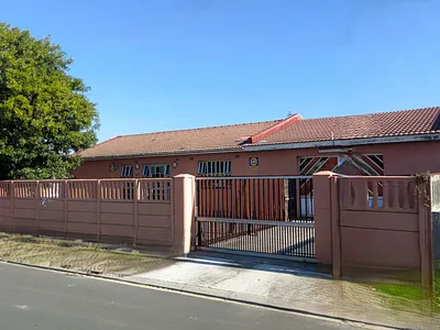 4 Bedroom House For Sale in Kuils River - img