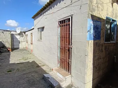 5 Bedroom House For Sale in Kuils River - bcuD.webp
