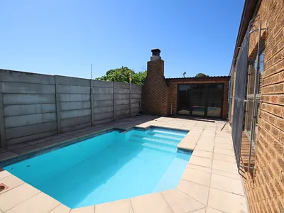 4 Bedroom House For Sale in Kraaifontein - QzXE.webp