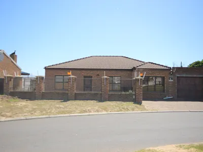 4 Bedroom House For Sale in Kraaifontein - W3Wc.webp