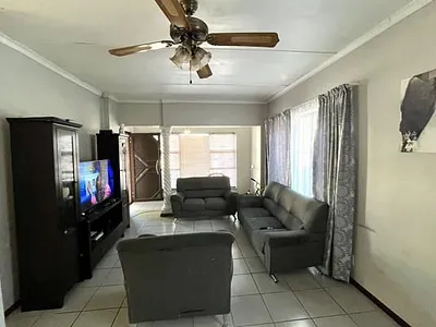 3 Bedroom House To Rent in Kuils River - tcSc.webp