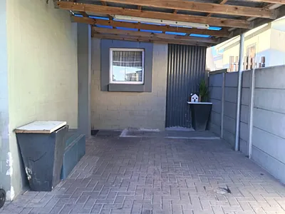 2 Bedroom House For Sale in Blue Downs - bokI.webp