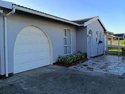 3 Bedroom House For Sale in Blue Downs - Pb49.webp