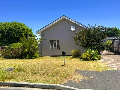 3 Bedroom House For Sale in Cape Town - lzcI.webp
