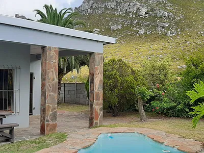 4 Bedroom House For Sale in Kleinmond - qRko.webp
