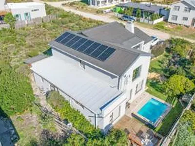 4 Bedroom House To Rent in Pringle Bay - img