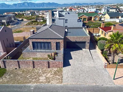 3 Bedroom House For Sale in Gansbaai - 384L.webp