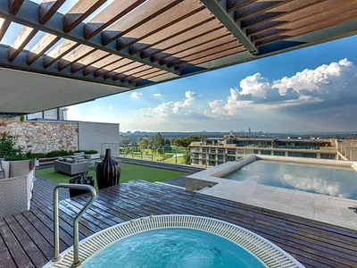 4 Bedroom Apartment For Sale in Johannesburg - img