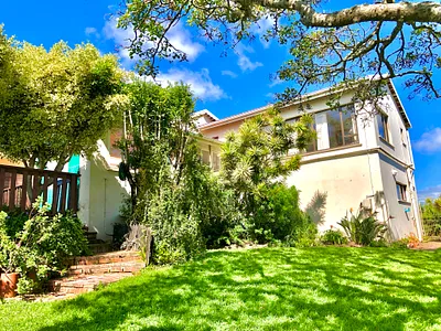 5 Bedroom House For Sale in Kenton On Sea - img
