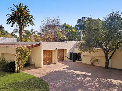 4 Bedroom House For Sale in Sandton - 90HC.webp