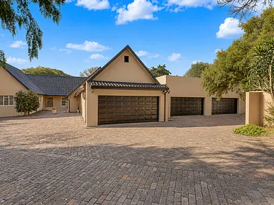 4 Bedroom House To Rent in Sandton - yQbB.webp