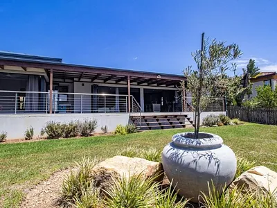 3 Bedroom House For Sale in Plettenberg Bay - dU4S.webp