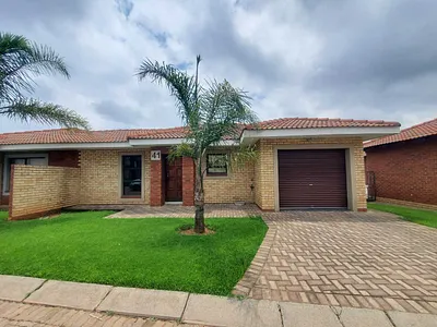 3 Bedroom House For Sale in Roodepoort - img