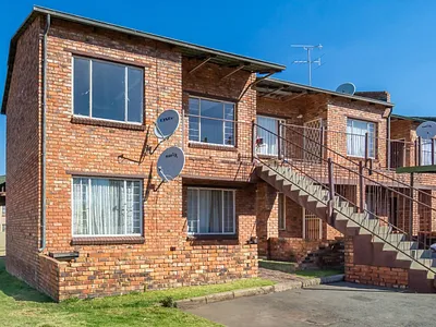 2 Bedroom Townhouse To Rent in Roodepoort - LLHc.webp