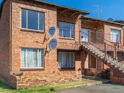 2 Bedroom Apartment For Sale in Roodepoort - ELZn.webp