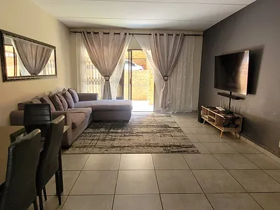 2 Bedroom Apartment For Sale in Roodepoort - s3kk.webp