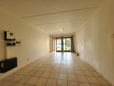 2 Bedroom Apartment To Rent in Roodepoort - img