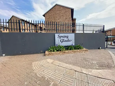 3 Bedroom Apartment To Rent in Princess AH, Roodepoort - H4LV.webp