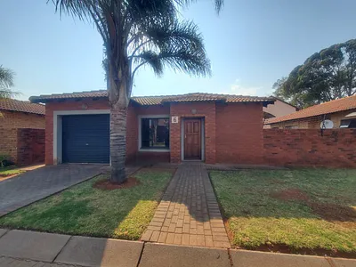 3 Bedroom House For Sale in Roodepoort - TWem.webp