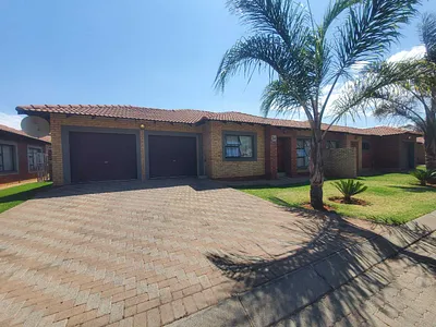 3 Bedroom House For Sale in Roodepoort - img
