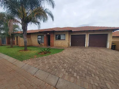 3 Bedroom House For Sale in Roodepoort - img