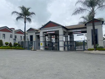 2 Bedroom Apartment To Rent in Roodepoort - oMgv.webp