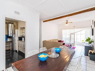 2 Bedroom Apartment For Sale in Roodepoort - img