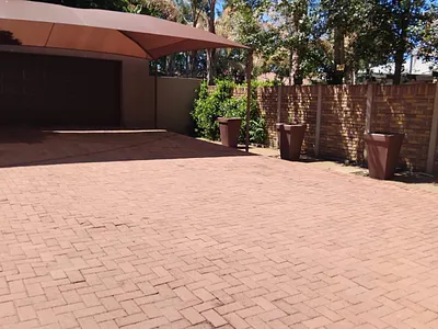 4 Bedroom House For Sale in Klerksdorp - img