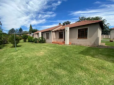 2 Bedroom Townhouse To Rent in Roodepoort - img