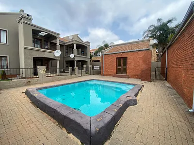 2 Bedroom Apartment To Rent in Roodepoort - img