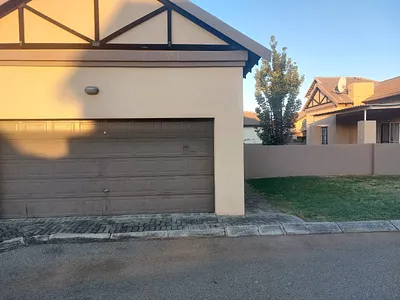 3 Bedroom Townhouse For Sale in Rustenburg - CSYi.webp