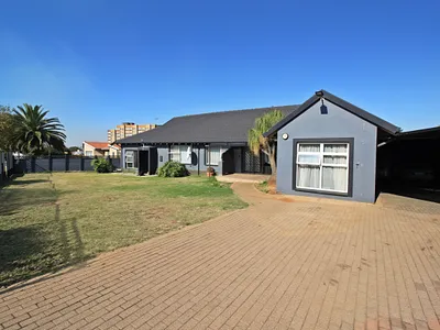 4 Bedroom House For Sale in Germiston - Bh8k.webp
