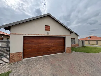 3 Bedroom House For Sale in Rustenburg - ulIM.webp